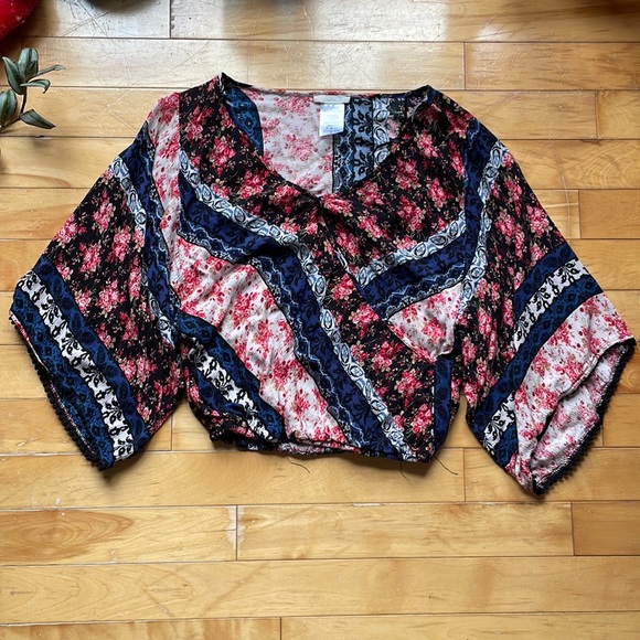 inTu small 1/2 sleeve crop top - Picture 1 of 3